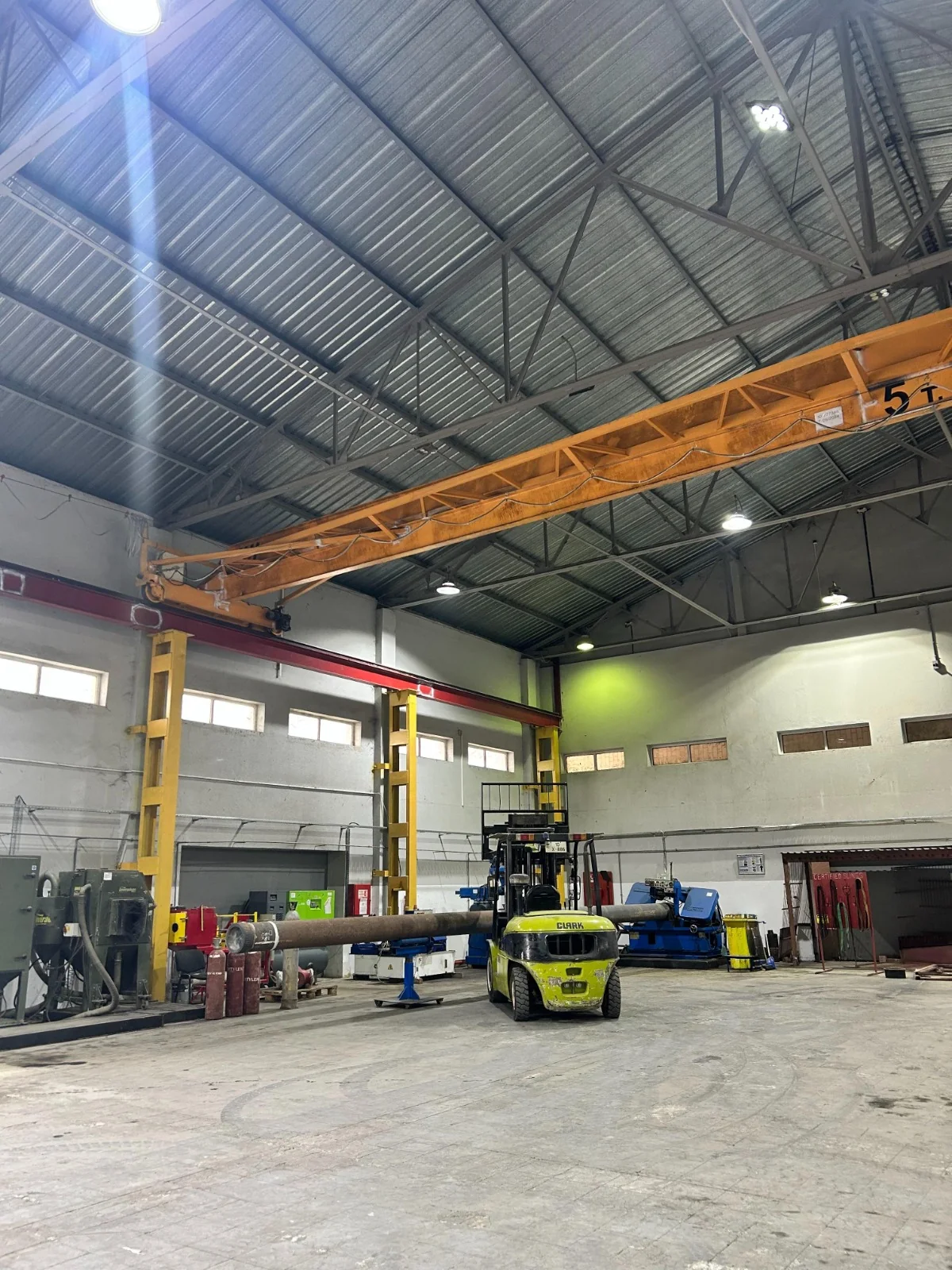Workshop lifting area